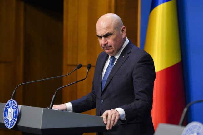 bolojan,-discutie-cu-presedintele-eau:-cere-facilitarea-culoarelor-de-zbor-pentru-romanii-plecati