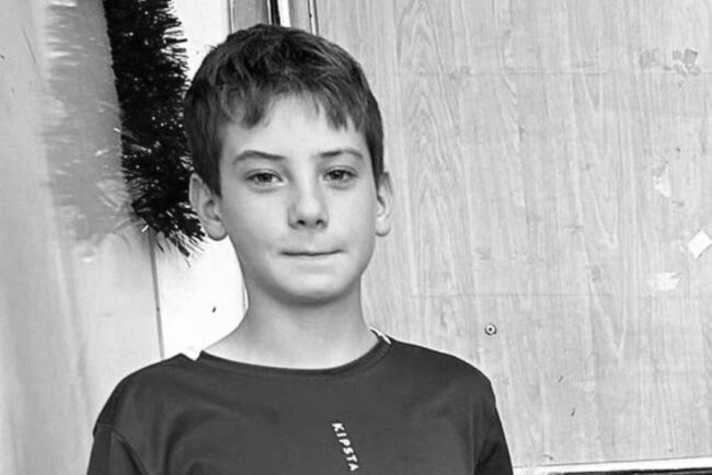 durere-fara-margini-la-inmormantarea-lui-danut,-elevul-de-14-ani-care-a-murit-dupa-ce-a-lesinat-la-ora-de-sport-–-playtech-stiri