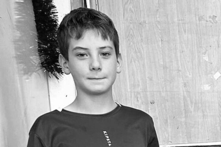 durere-fara-margini-la-inmormantarea-lui-danut,-elevul-de-14-ani-care-a-murit-dupa-ce-a-lesinat-la-ora-de-sport-–-playtech-stiri