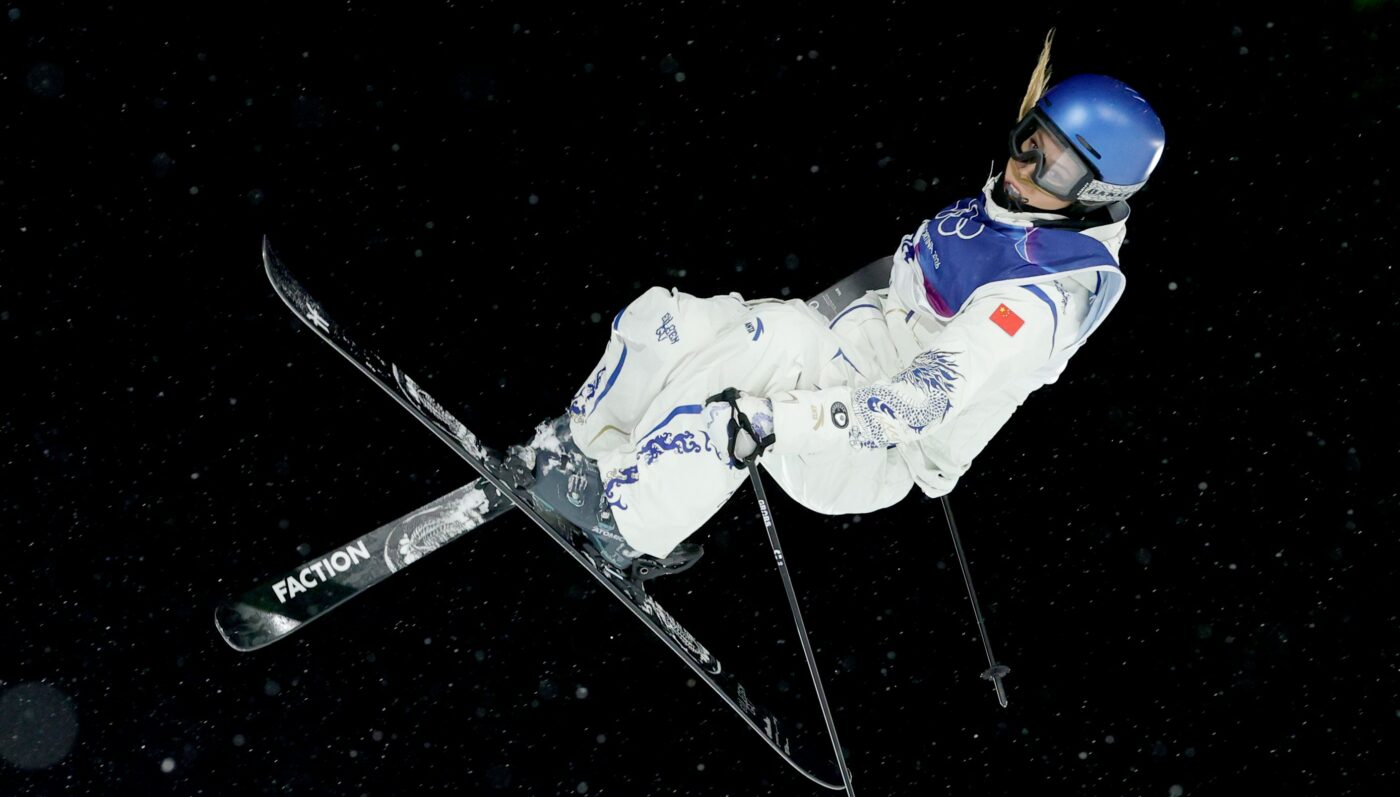 campioana-olimpica-a-avut-o-aparitie-cu-care-i-a-lasat-cu-gura-cascata-pe-toti.-cum-a-venit-imbracata-la-luvru