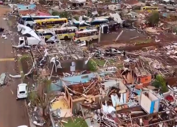 trei-persoane-au-murit-in-michigan-dupa-ce-o-tornada-a-lovit-statul