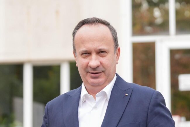 adrian-caciu-(psd):-ati-vazut-vreo-deplasare-a-lui-bolojan-in-oman-sau-emirate-ca-sa-coordoneze-repatrierea-romanilor-din-zona-de-conflict?