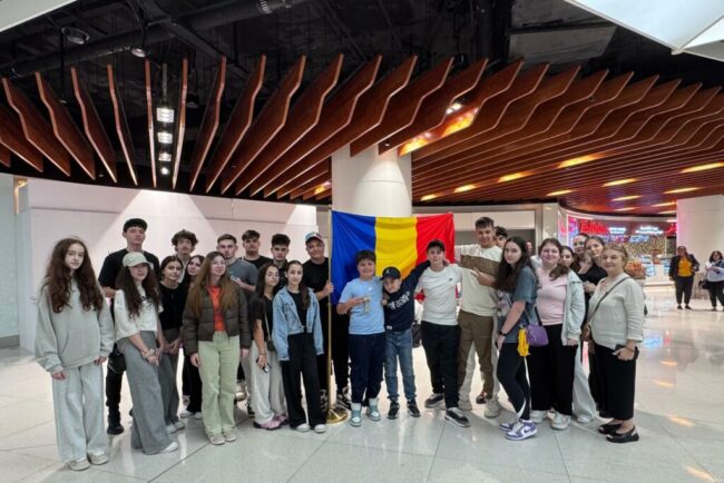 update:-avionul-care-i-a-adus-acasa-pe-elevii-romani-aflati-in-vacanta-la-dubai-a-aterizat-la-bucuresti-|-300-de-copii-inca-sunt-in-atentia-autoritatilor-consulare