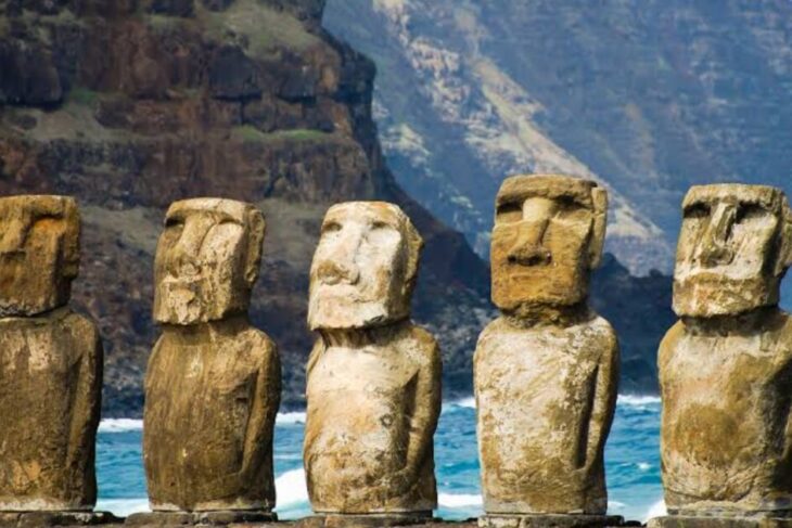 de-ce-se-degradeaza-statuile-moai-din-insula-pastelui-si-ce-se-poate-face-pentru-a-le-salva