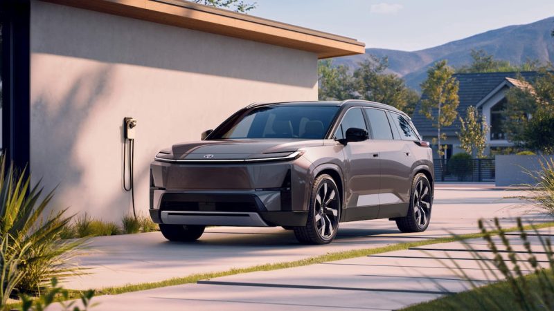 toyota-te-ajuta-sa-ti-incarci-masina-electrica-acasa-si-face-o-treaba-grozava.-cum-este-mai-usor-decat-inainte