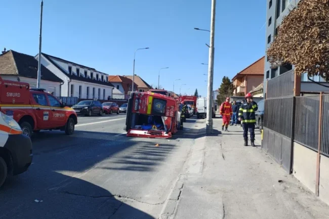 ambulanta-cu-6-persoane,-implicata-intr-un-accident-in-sibiu.-a-fost-activat-planul-rosu-de-interventie-–-playtech-stiri