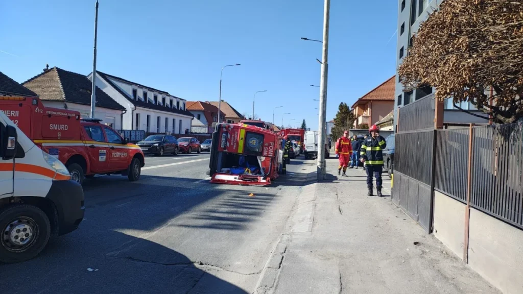 ambulanta-cu-6-persoane,-implicata-intr-un-accident-in-sibiu.-a-fost-activat-planul-rosu-de-interventie-–-playtech-stiri
