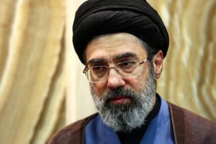 lupte-in-orient,-ziua-10.-gardienii-revolutiei-ii-jura-credinta-lui-mojtaba-khamenei,-noul-lider-suprem-al-iranului/bahrainul,-bombardat-puternic