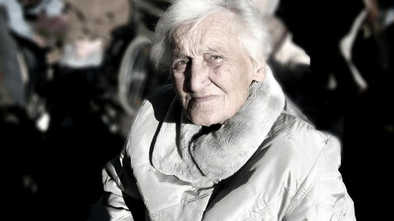 tara-din-europa-care-apeleaza-la-roboti-pentru-a-si-ajuta-varstnicii.-umanoizii-ofera-sprijin-zilnic-si-suport-moral