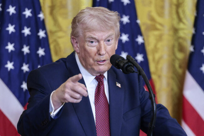 trump-ameninta-iranul-cu-un-raspuns-militar-de-20-de-ori-mai-puternic-daca-este-blocata-stramtoarea-hormuz