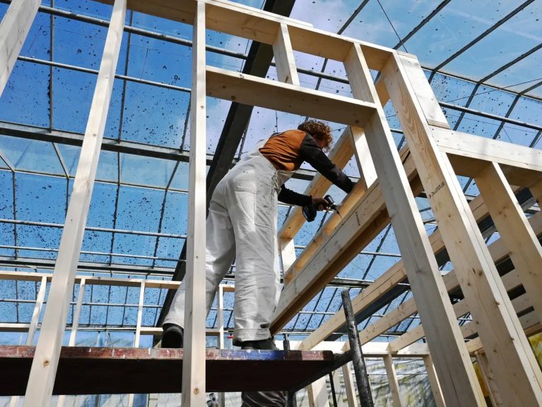 cum-un-cuplu-si-a-construit-o-casa-cu-ajutorul-chatgpt,-fara-experienta:-povestea-care-arata-unde-te-ajuta-inteligenta-artificiala-si-unde-te-poate-incurca