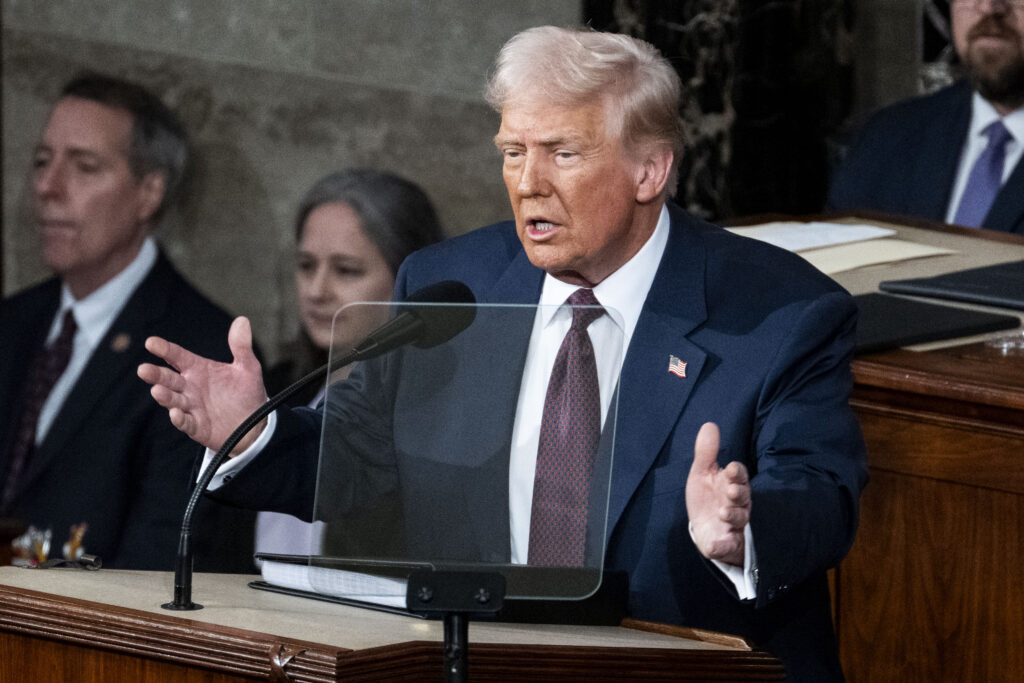 mai-multi-senatori-democrati-avertizeaza-ca-trump-ar-putea-desfasura-trupe-in-iran