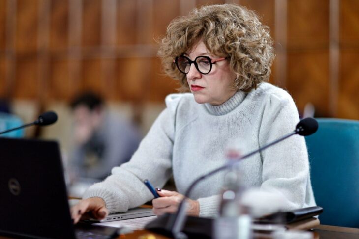 vicepremierul-oana-gheorghiu-sustine-ca-romania-are-un-buget-realist.-„pierderile-acoperite-an-de-an-din-bani-publici-nu-mai-pot-continua”