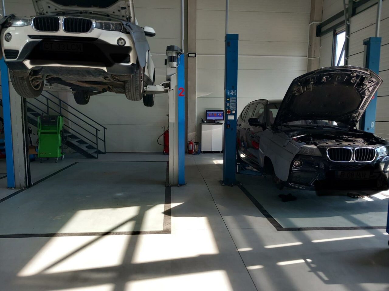 autoturisme-de-lux-trecute-pe-la-mai-multi-proprietari-si-sute-de-mii-de-kilometri-stersi-din-bord.-dezvaluiri-de-la-specialistii-carvertical