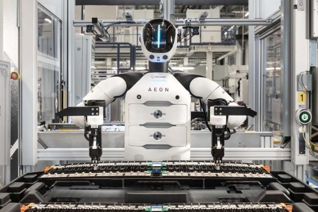 viitorul-bmw-va-fi-fabricat-de-roboti-umanoizi.-primii-„muncitori”-au-ajuns-in-fabrica-din-leipzig,-germania