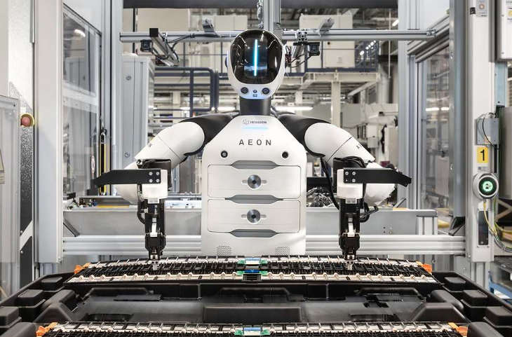 viitorul-bmw-va-fi-fabricat-de-roboti-umanoizi.-primii-„muncitori”-au-ajuns-in-fabrica-din-leipzig,-germania