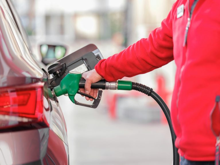cat-ar-putea-ajunge-litrul-de-motorina-in-romania-daca-petrolul-continua-sa-creasca.-ce-arata-calculele