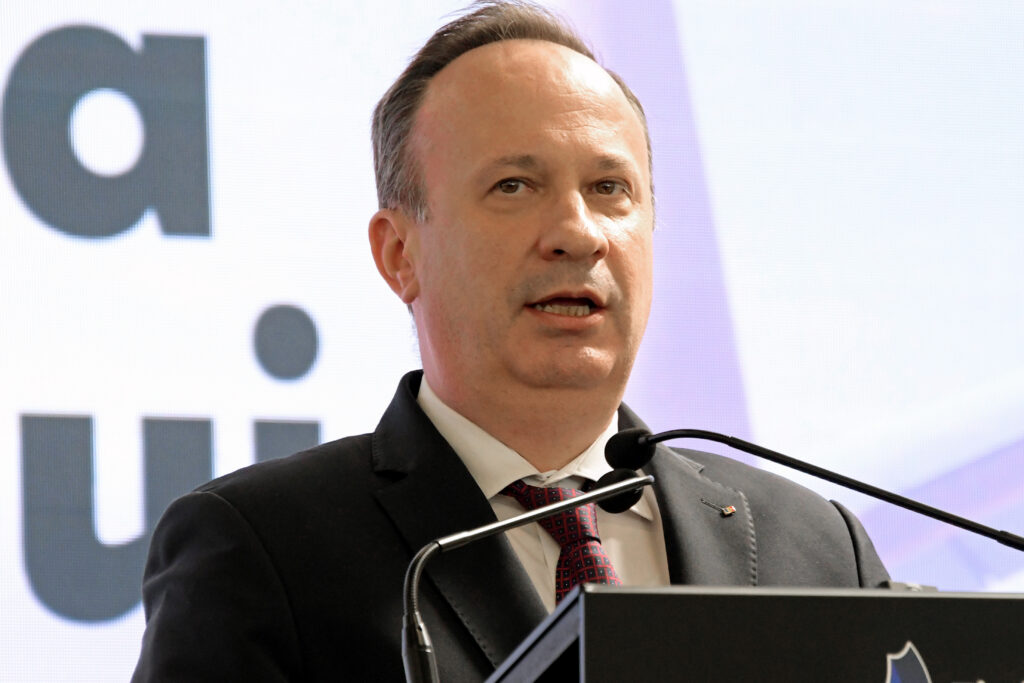 adrian-caciu-cere-schimbarea-prim-ministrului:-romania-fara-bolojan-premier-ar-arata-mult-mai-bine!