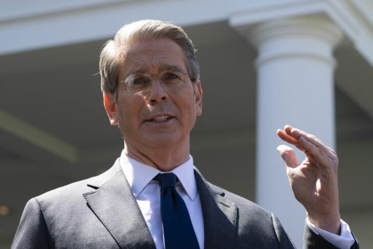 scott-bessent-sustine-ca-marina-americana-ar-putea-escorta-nave-prin-ormuz,-cu-sprijinul-unei-coalitii-internationale