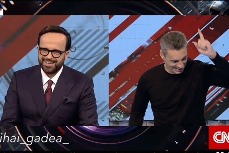criza-de-ras-in-studioul-antena-3-cnn-mircea-badea-i-a-dedicat-o-poezie-pamflet-mamei-lui-bolojan.-finalul-momentului-liric-s-a-terminat-in-hohote
