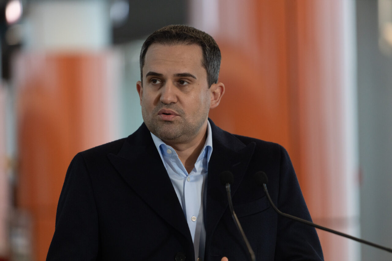 ministrul-transporturilor-anunta-investitii-de-sute-de-milioane-de-euro-pentru-modernizarea-transportulului-feroviar-si-rutier