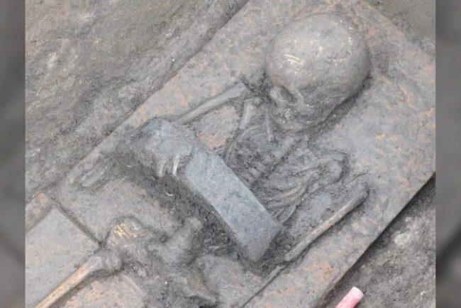 descoperirea-care-i-a-uimit-pe-arheologi:-doi-copii-din-italia-antica-au-fost-ingropati-cu-centuri-de-razboinici