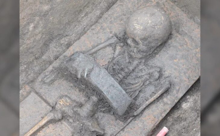descoperirea-care-i-a-uimit-pe-arheologi:-doi-copii-din-italia-antica-au-fost-ingropati-cu-centuri-de-razboinici