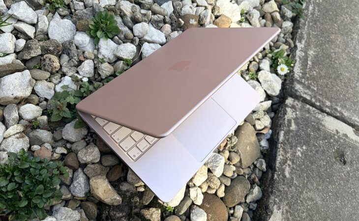 am-testat-cel-mai-ieftin-laptop-apple-in-premiera-in-romania-–-5-motive-pentru-care-macbook-neo-te-face-sa-renunti-la-un-pc-cu-windows