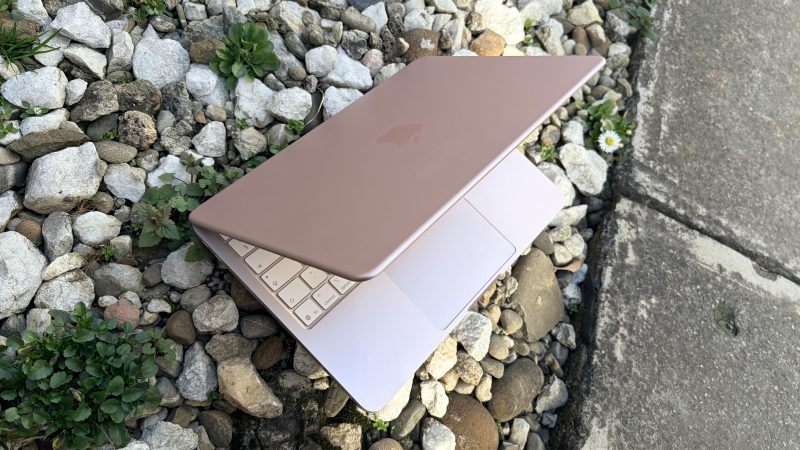 am-testat-cel-mai-ieftin-laptop-apple-in-premiera-in-romania-–-5-motive-pentru-care-macbook-neo-te-face-sa-renunti-la-un-pc-cu-windows
