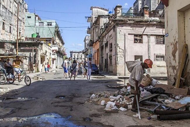 a-opta-zi-de-proteste-violente-in-cuba-dupa-penele-masive-de-curent.-manifestantii-au-atacat-sediul-partidului-comunist