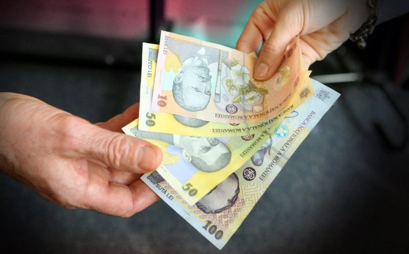 pensionarii-cu-venituri-sub-3000-de-lei-vor-beneficia-de-ajutor-de-la-stat.-suma-va-fi-oferita-de-doua-ori-pe-an