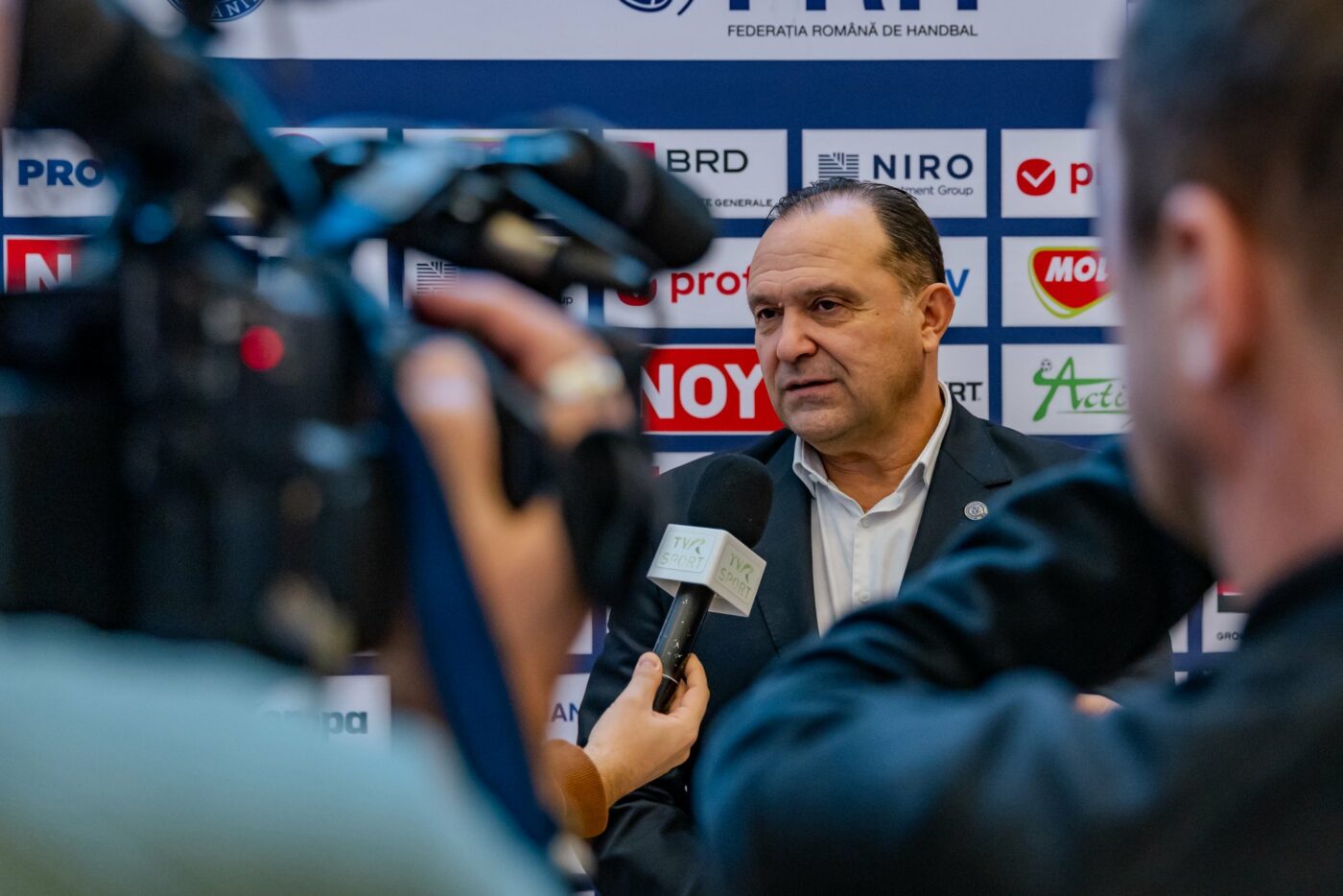 mai-castiga-constantin-din-alegerile-la-fr-de-handbal?-care-sunt-bilele-albe-si-negre-in-4-ani-de-mandat
