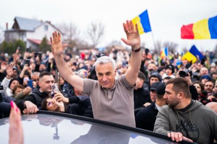 mesajul-lui-calin-georgescu-dupa-ce-a-plantat-pomi-alaturi-de-sustinatorii-sai:-am-fost,-suntem-si-vom-fi-impreuna