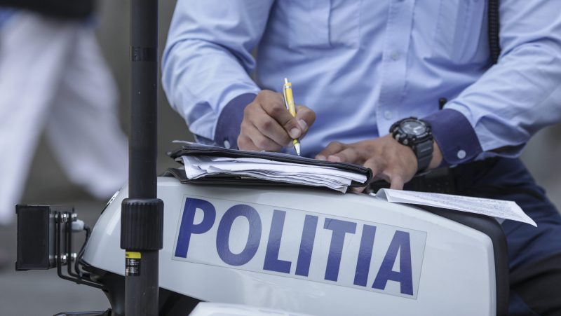 amenzile-de-circulatie,-platite-prin-cod-qr-direct-la-politistul-rutier.-ce-presupune-exact-proiectul-anuntat-de-mai