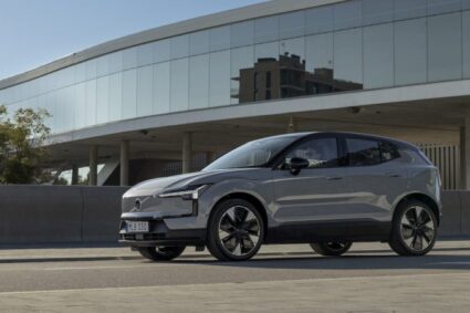 cea-mai-ieftina-masina-electrica-de-la-volvo-devine-si-mai-accesibila.-ce-urmeaza-pentru-ex30