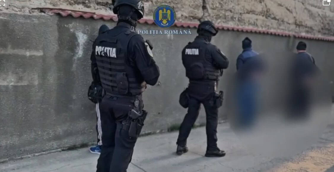 perchezitii-in-prahova:-firme-de-gestionare-a-deseurilor-si-persoane,-suspecte-ca-au-deversat-ilegal-deseuri-intr-un-rau-din-ploiesti