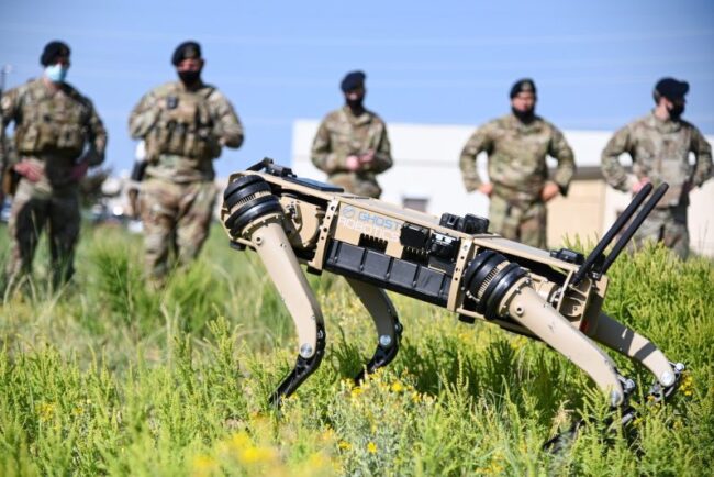 cainii-robot-pazesc-deja-centrele-de-date-ai:-noua-frontiera-a-securitatii-fara-oameni-incepe-sa-devina-realitate
