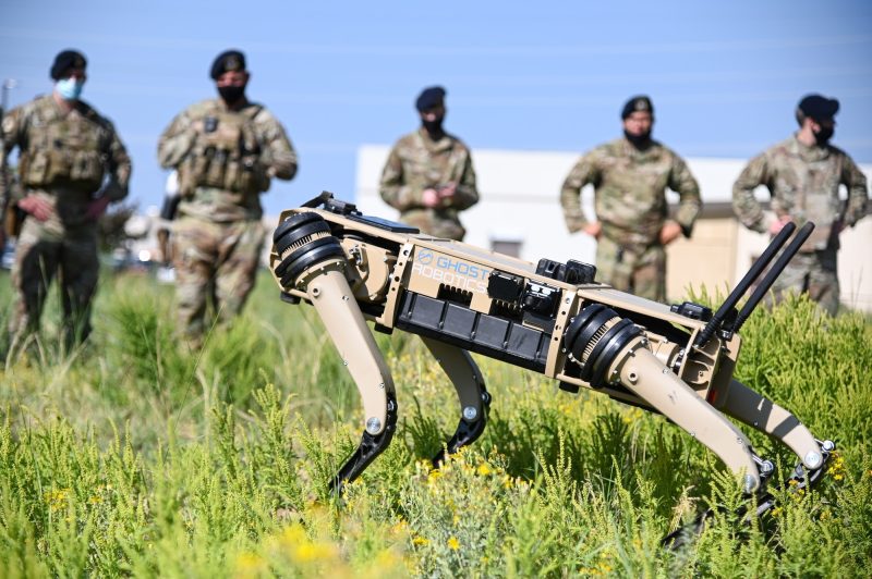 cainii-robot-pazesc-deja-centrele-de-date-ai:-noua-frontiera-a-securitatii-fara-oameni-incepe-sa-devina-realitate