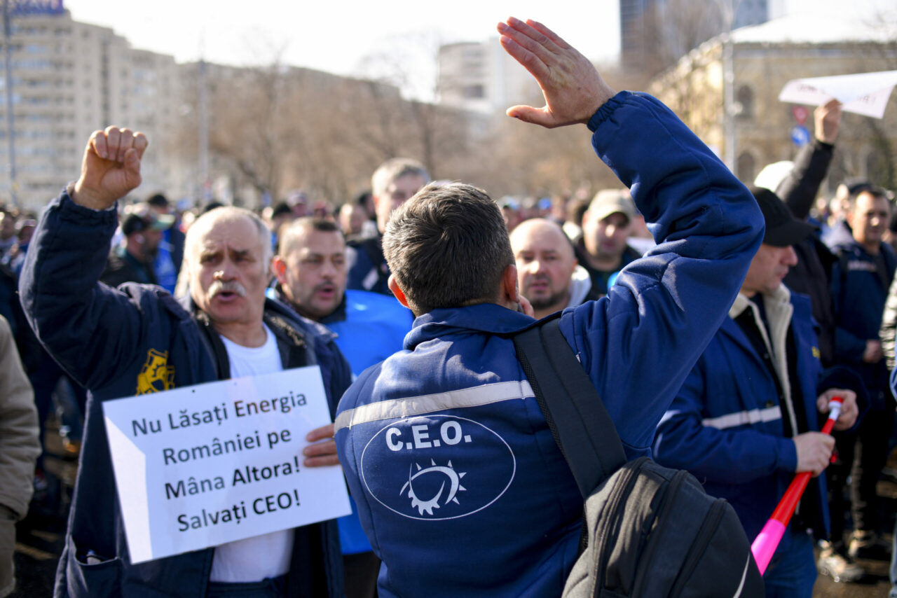 sute-de-mineri-au-marsaluit-pe-strazile-din-targu-jiu-in-a-doua-zi-de-proteste.-ce-ii-nemultumeste-pe-oameni