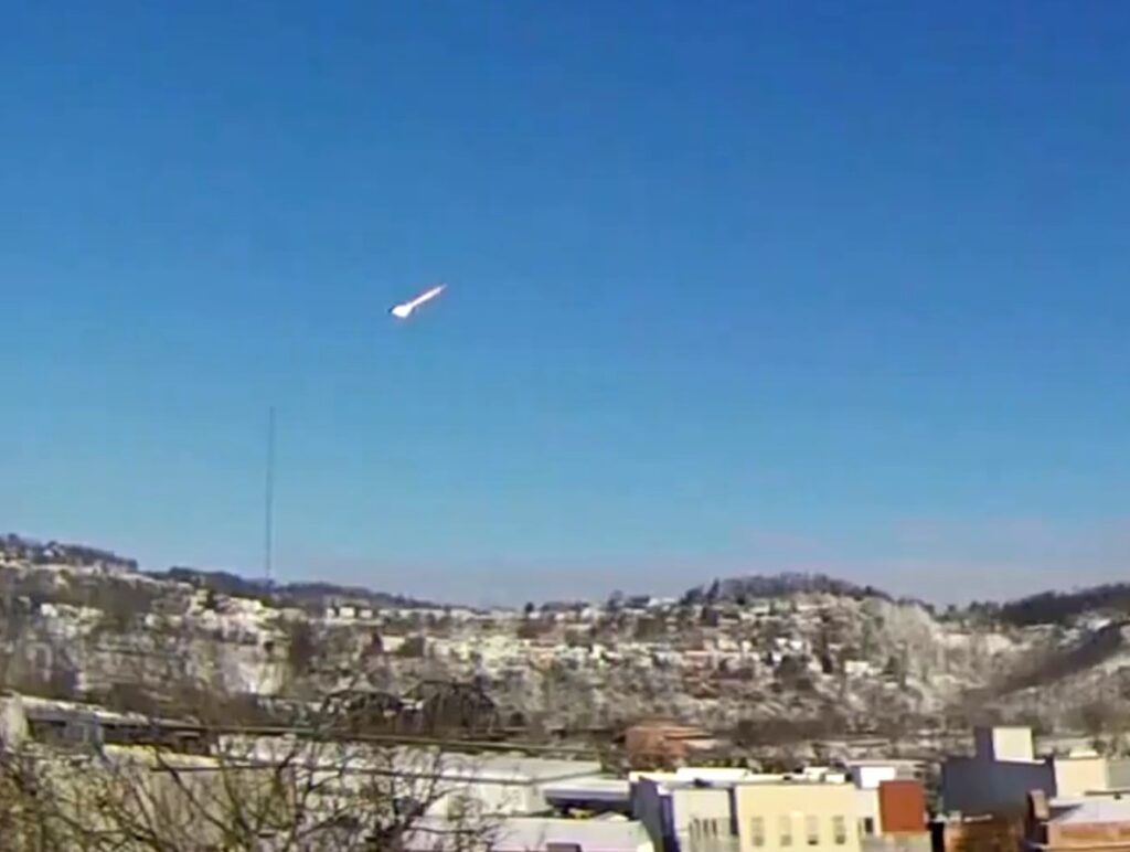 meteorit-de-7-tone,-observat-pe-cerul-sua:-explozie-puternica-si-panica-in-mai-multe-state
