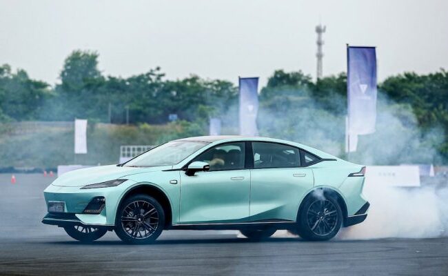 masinile-electrice-cu-1500-de-kilometri-de-autonomie-vin-tot-din-china.-elon-musk-si-tesla-nu-mai-au-nicio-sansa-in-piata