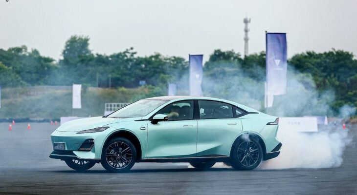 masinile-electrice-cu-1500-de-kilometri-de-autonomie-vin-tot-din-china.-elon-musk-si-tesla-nu-mai-au-nicio-sansa-in-piata