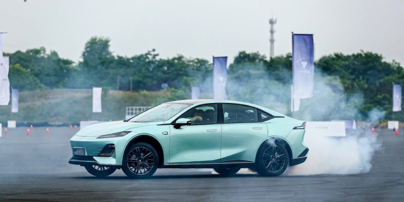 masinile-electrice-cu-1500-de-kilometri-de-autonomie-vin-tot-din-china.-elon-musk-si-tesla-nu-mai-au-nicio-sansa-in-piata