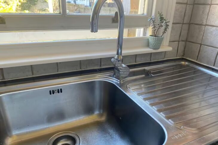 produsul-ieftin-care-lasa-chiuveta-stralucitoare,-fara-otet-si-fara-efort