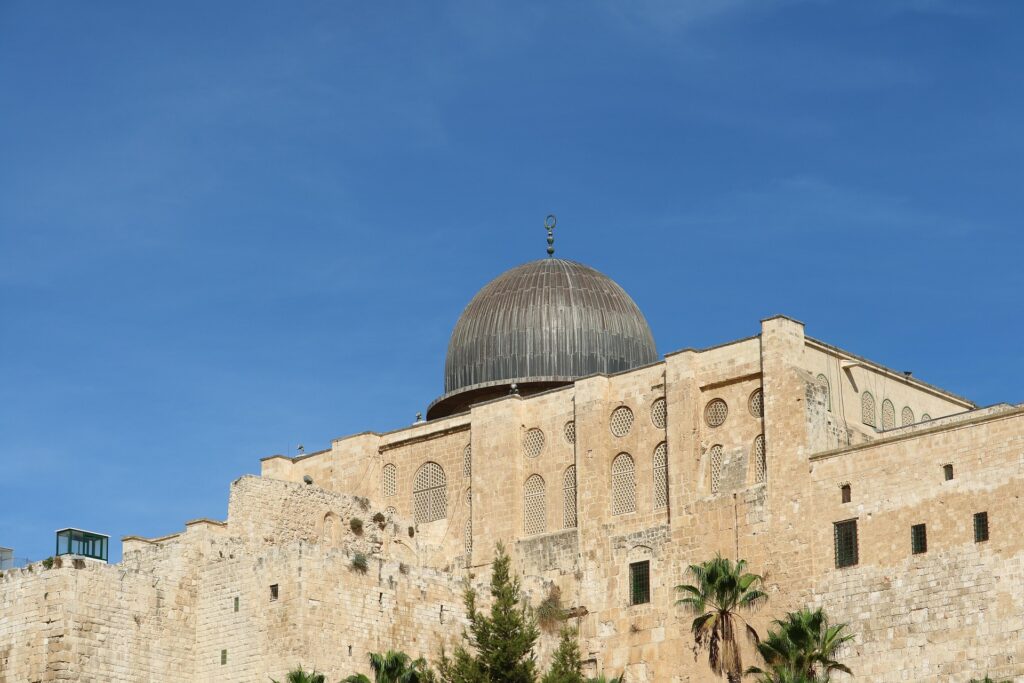 tensiune-uriasa-la-ierusalim.-autoritatile-israeliene-au-inchis-o-moschee-celebra-chiar-in-timpul-unei-sarbatori