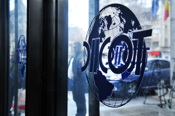 descinderi-diicot-in-bucuresti.-monede-din-aur-de-sute-de-mii-de-euro,-gasite-in-urma-perchezitiilor