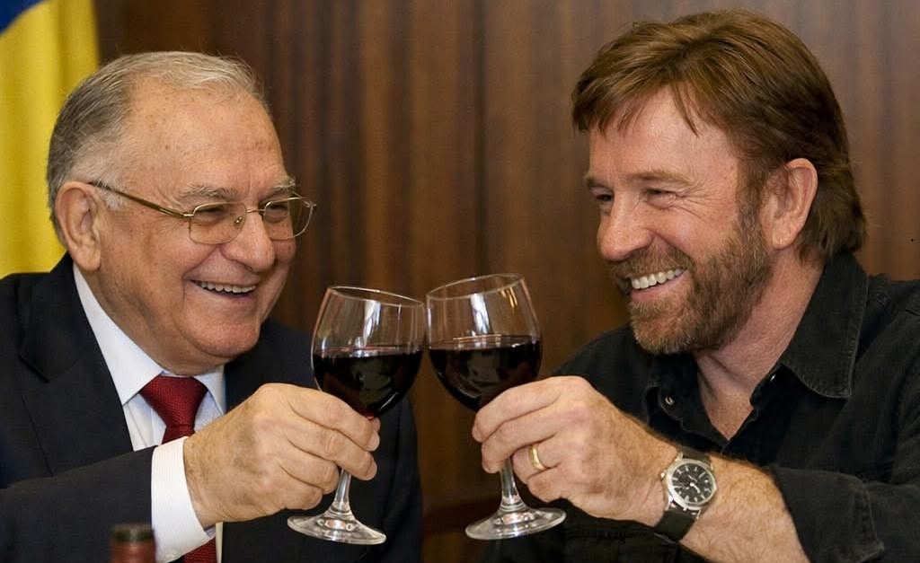 cele-mai-tari-glume-si-meme-uri-cu-chuck-norris,-celebrul-actor-care-ne-a-parasit-la-varsta-de-86-de-ani