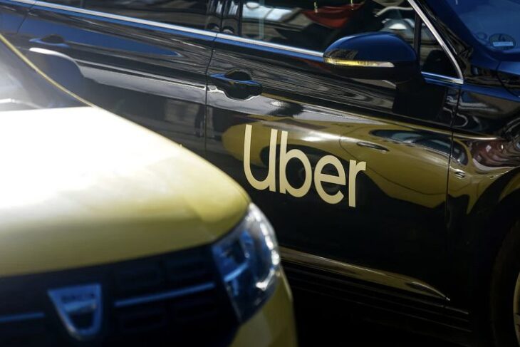 uber-pariaza-masiv-pe-viitorul-fara-soferi-si-vrea-pana-la-50.000-de-robotaxiuri-rivian