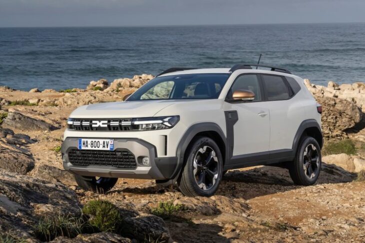 dacia-duster-hybrid-g-4×4-cu-gpl-pare-o-masina-imposibila-la-pretul-actual,-pentru-un-jurnalist-olandez.-ascunde-multa-tehnologie