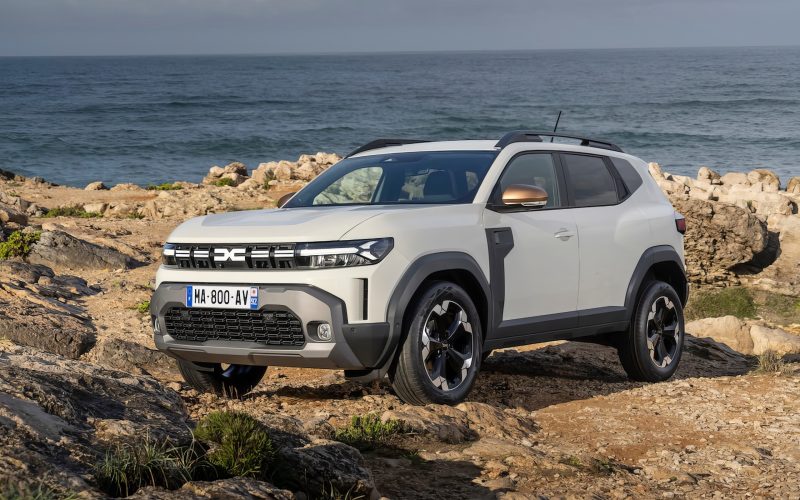 dacia-duster-hybrid-g-4×4-cu-gpl-pare-o-masina-imposibila-la-pretul-actual,-pentru-un-jurnalist-olandez.-ascunde-multa-tehnologie